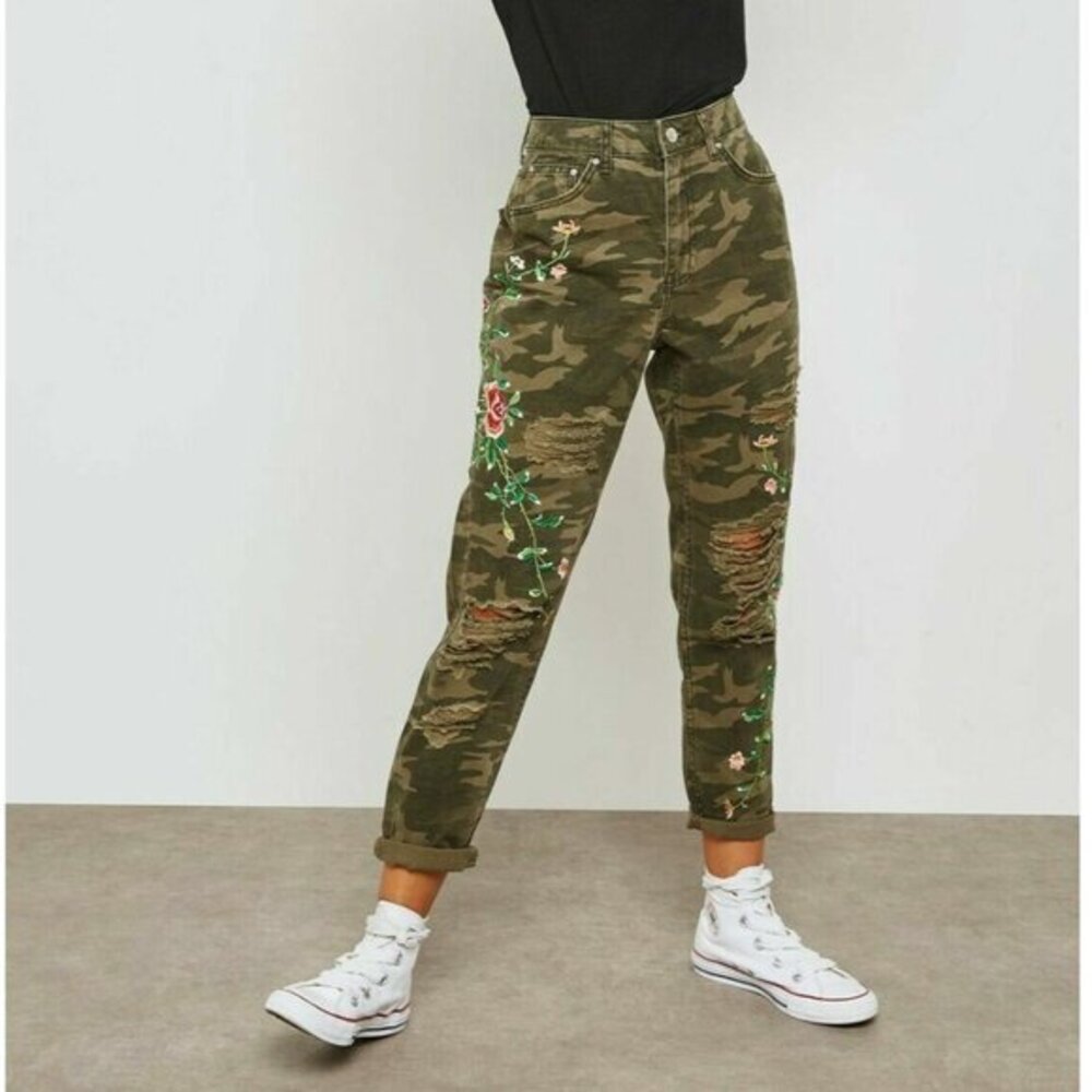 TOPSHOP Mom Jeans High Rise Camo Print Floral Embroidery Ripped SZ 32 NEW